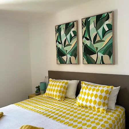 Sunny Corner, Delux Vista Mar And Pool Appartement *