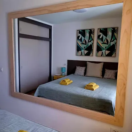 Sunny Corner, Delux Vista Mar And Pool Apartman *