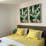 Sunny Corner, Delux Vista Mar And Pool Апартаменты *